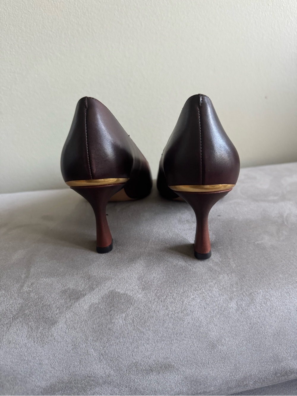 New never worn Vince Camuto Chestnut Brown Leather Pointed Pumps - Picture 3 of 4